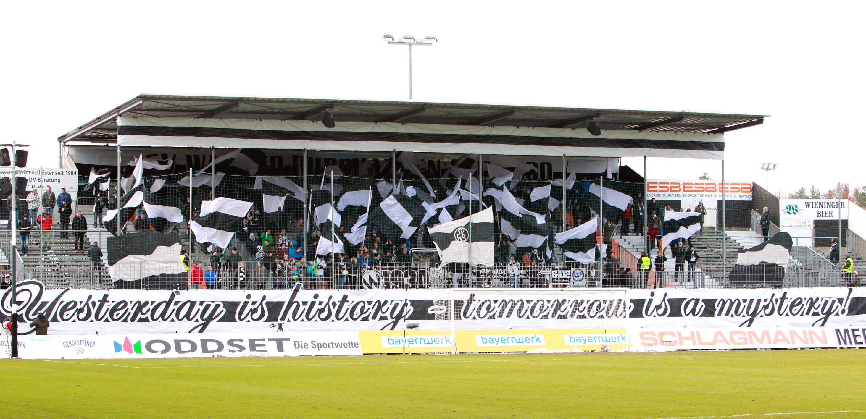 19. Spieltag: Wacker Burghausen - Hallescher FC - Bild 22