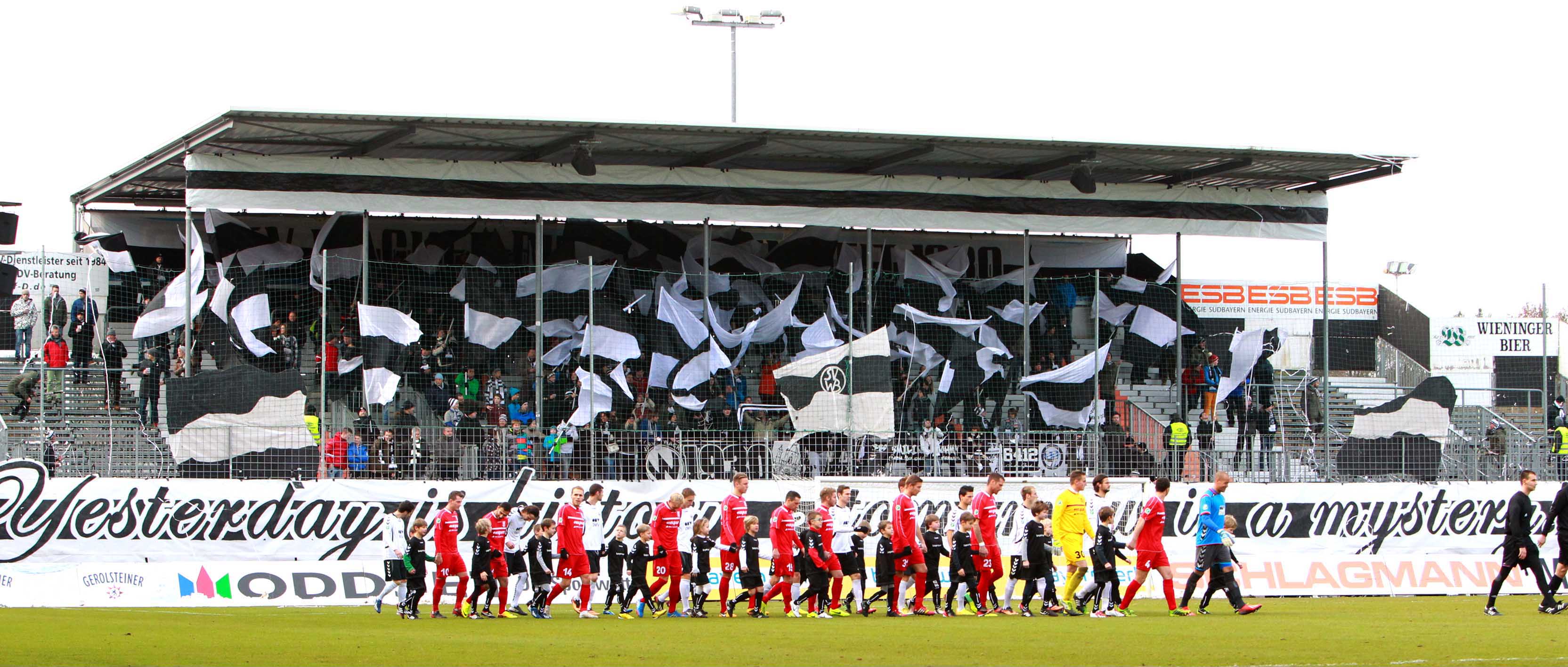 19. Spieltag: Wacker Burghausen - Hallescher FC - Bild