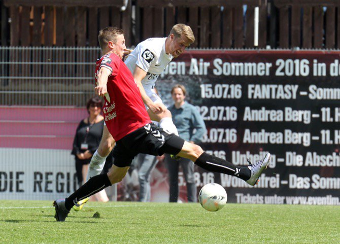 37. Spieltag 15/16: SG Sonnenhof Großaspach - Wehen Wiesbaden - Bild