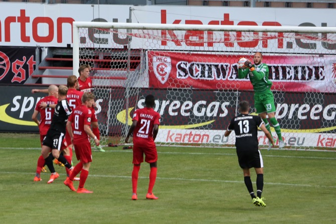 1. Spieltag 15/16: Energie Cottbus - Hallescher FC - Bild