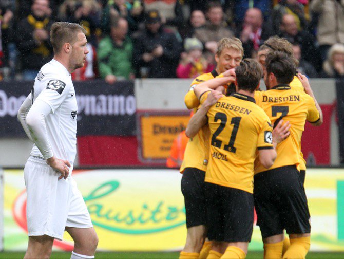 35. Spieltag 15/16: Dynamo Dresden - Wehen Wiesbaden - Bild