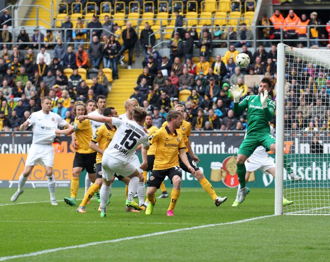35. Spieltag 15/16: Dynamo Dresden - Wehen Wiesbaden - Bild 16
