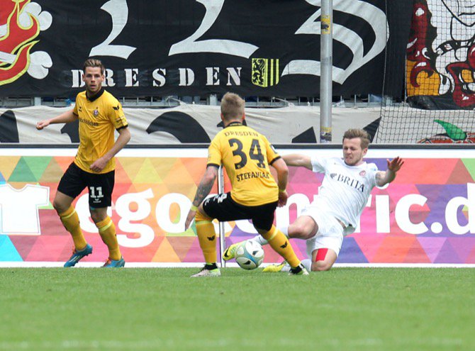 35. Spieltag 15/16: Dynamo Dresden - Wehen Wiesbaden - Bild 2