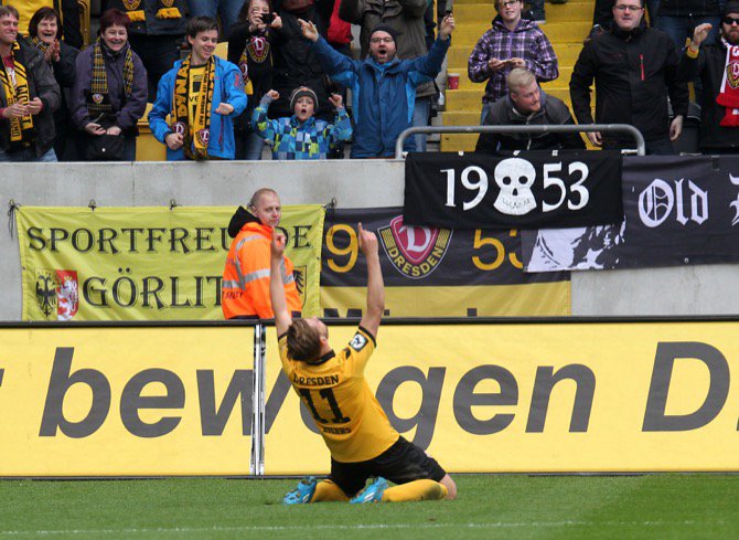 35. Spieltag 15/16: Dynamo Dresden - Wehen Wiesbaden - Bild 9