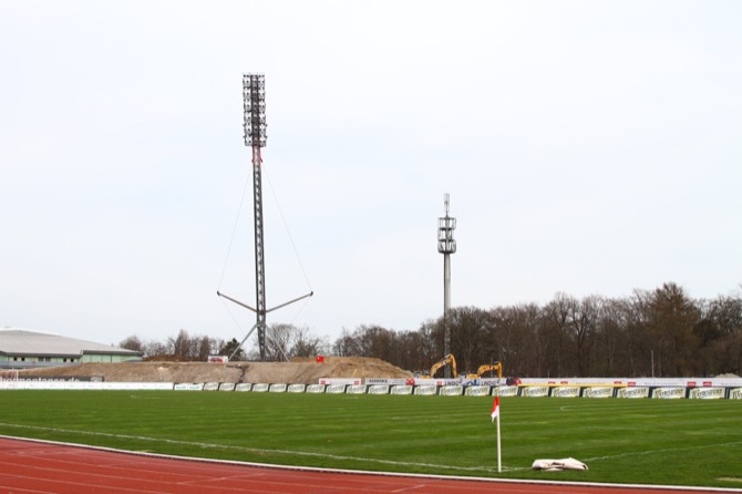 32. Spieltag: Rot-Weiß Erfurt - Hallescher FC - Bild 1