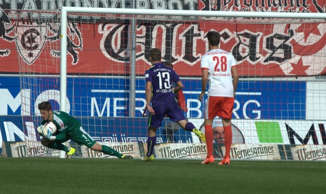 Halle besiegt Aue im Derby mit 1:0 - Spielbericht + Bilder