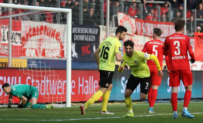 19. Spieltag 19/20: Hallescher FC - Würzburger Kickers - Bild 6