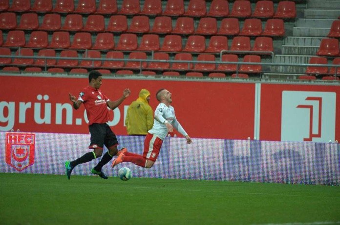 15. Spieltag 16/17: Hallescher FC - 1. FSV Mainz 05 II  - Bild 9