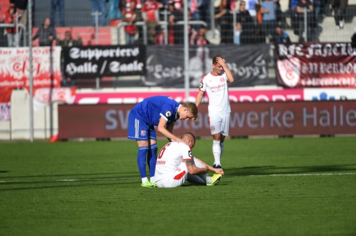 12. Spieltag 18/19: Hallescher FC - SpVgg Unterhaching - Bild 1