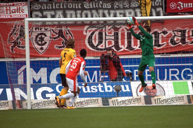 24. Spieltag 15/16: Hallescher FC - Dynamo Dresden - Bild 12