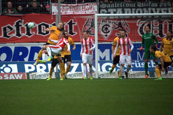 24. Spieltag 15/16: Hallescher FC - Dynamo Dresden - Bild