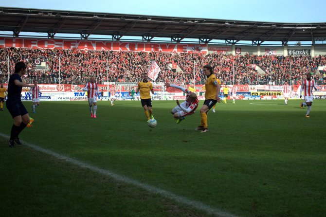 24. Spieltag 15/16: Hallescher FC - Dynamo Dresden - Bild 8