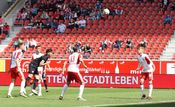 34. Spieltag 17/18: Hallescher FC - Würzburger Kickers - Bild 10