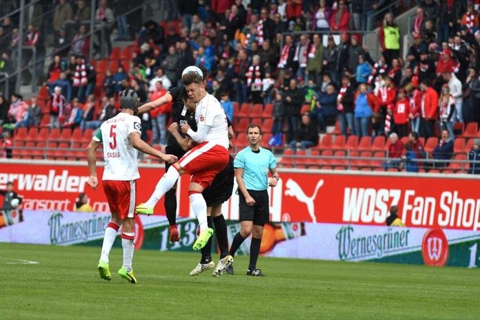 35. Spieltag 16/17: Hallescher FC - 1. FC Magdeburg - Bild 12