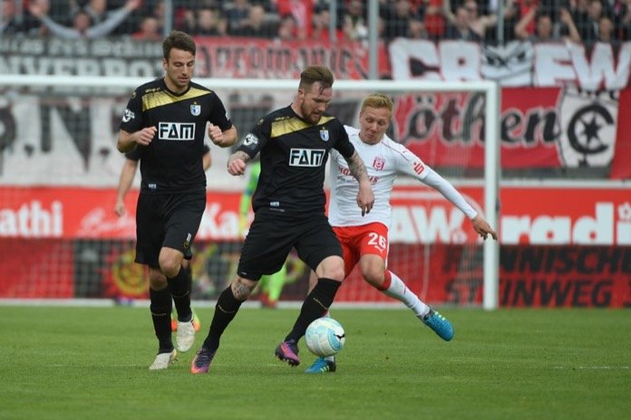 35. Spieltag 16/17: Hallescher FC - 1. FC Magdeburg - Bild 15