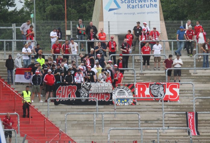 4. Spieltag 17/18: Karlsruher SC - SV Wehen Wiesbaden  - Bild 1