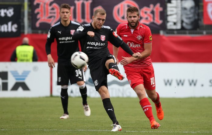 15. Spieltag 17/18: Würzburger Kickers - Hallescher FC - Bild 9