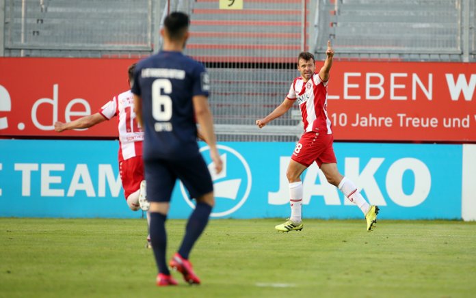 33. Spieltag 19/20: Würzburger Kickers - 1. FC Kaiserslautern - Bild 12