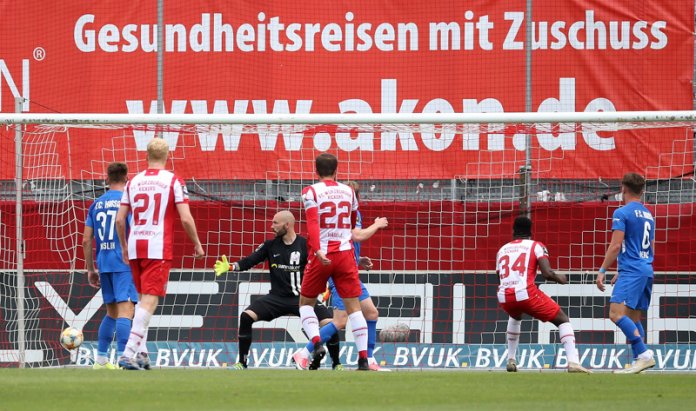 36. Spieltag 19/20: Würzburger Kickers - Hansa Rostock - Bild 7