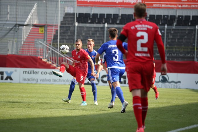 11. Spieltag 17/18: Würzburger Kickers - SpVgg Unterhaching - Bild 2