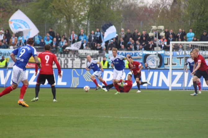 2:1: Kiel erkämpft wichtige drei Punkte gegen starke Chemnitzer – Spielbericht