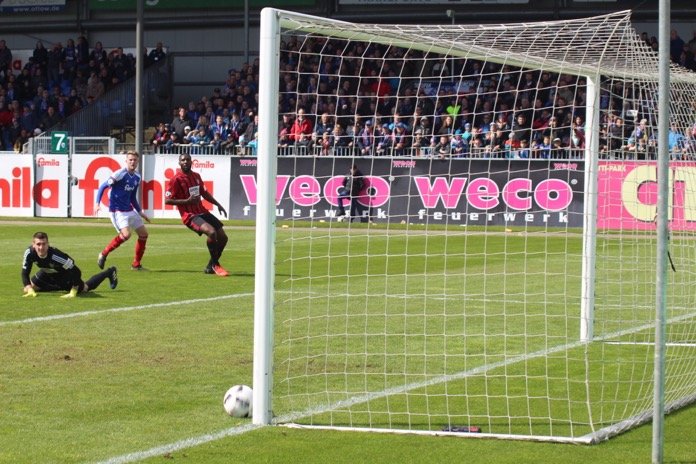 34. Spieltag 16/17: Holstein Kiel - Chemnitzer FC - Bild 11