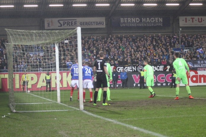 27. Spieltag 16/17: Holstein Kiel - MSV Duisburg - Bild 14
