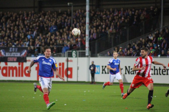 21. Spieltag 15/16: Holstein Kiel - Hallescher FC - Bild