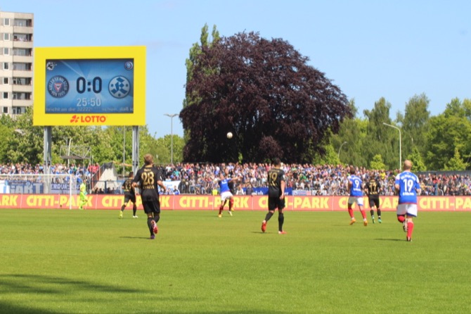 38. Spieltag: Holstein Kiel - Stuttgarter Kickers - Bild 16
