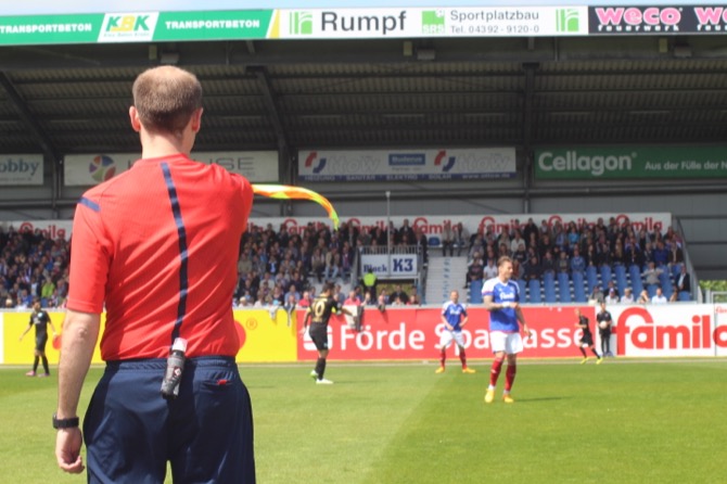38. Spieltag: Holstein Kiel - Stuttgarter Kickers - Bild 6