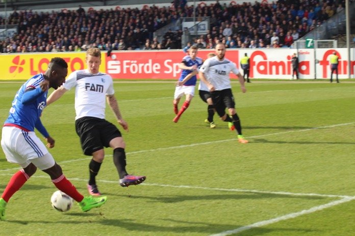 29. Spieltag 16/17: Holstein Kiel - 1. FC Magdeburg  - Bild 11