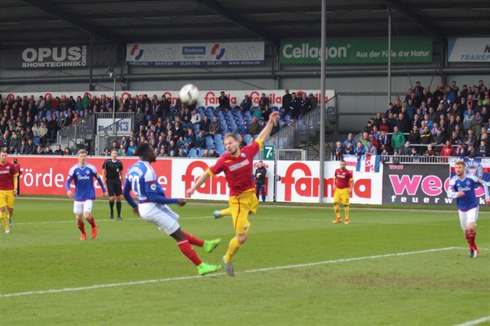 25. Spieltag 16/17: Holstein Kiel - SC Paderborn 07 - Bild 10