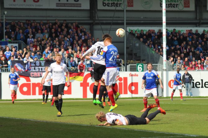 32. Spieltag 15/16: Holstein Kiel - Wehen Wiesbaden - Bild 12