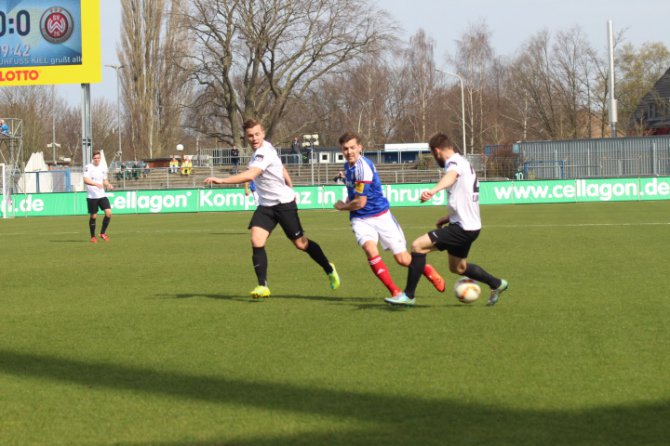 32. Spieltag 15/16: Holstein Kiel - Wehen Wiesbaden - Bild