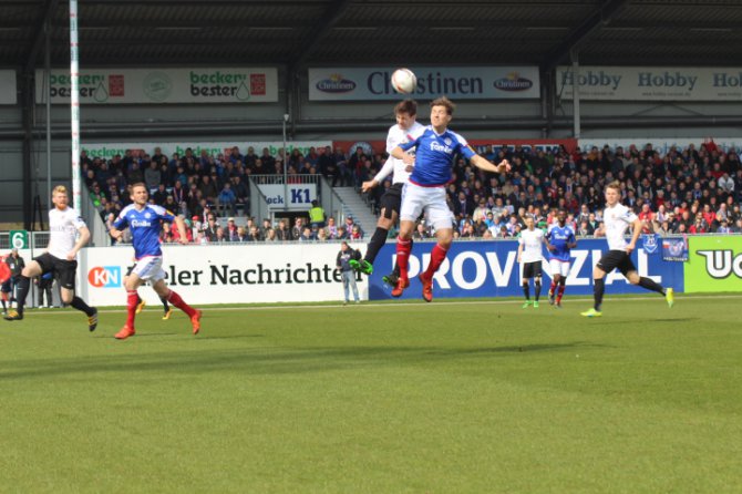 32. Spieltag 15/16: Holstein Kiel - Wehen Wiesbaden - Bild 6