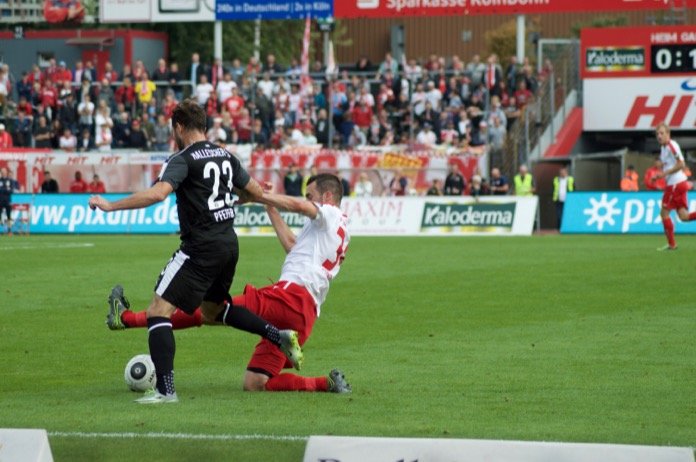 10. Spieltag 16/17: Fortuna Köln - Hallescher FC - Bild 12