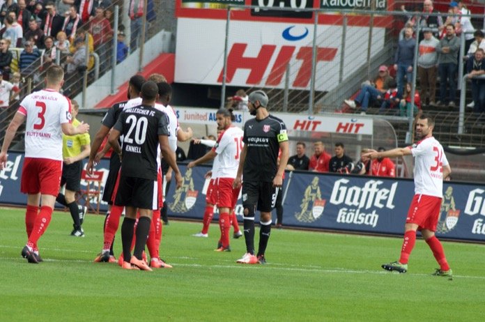 10. Spieltag 16/17: Fortuna Köln - Hallescher FC - Bild 1
