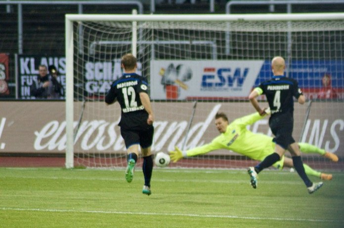 35. Spieltag 16/17: Fortuna Köln - SC Paderborn 07 - Bild 12
