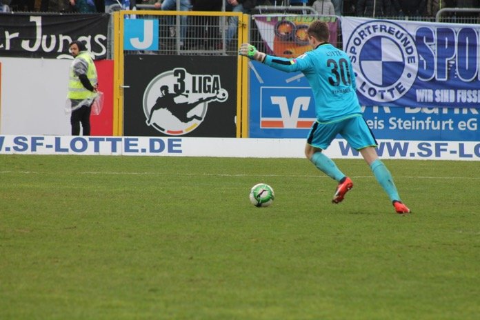 28. Spieltag 16/17: Sportfreunde Lotte - Hallescher FC - Bild 14
