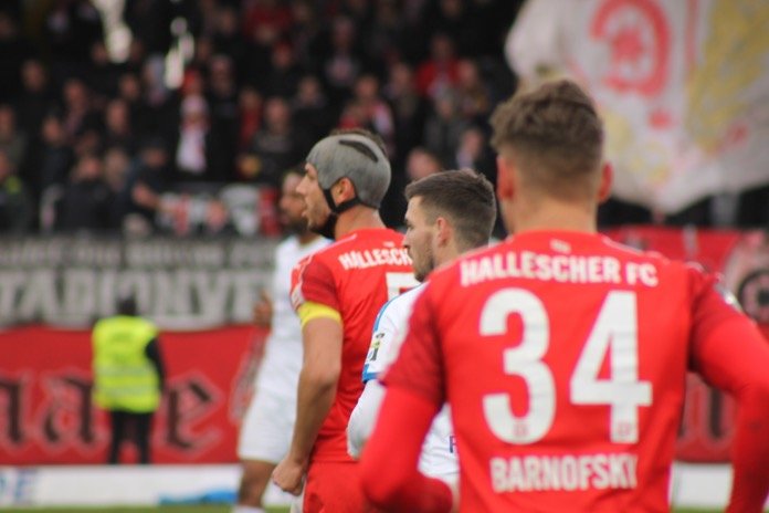 28. Spieltag 16/17: Sportfreunde Lotte - Hallescher FC - Bild 30