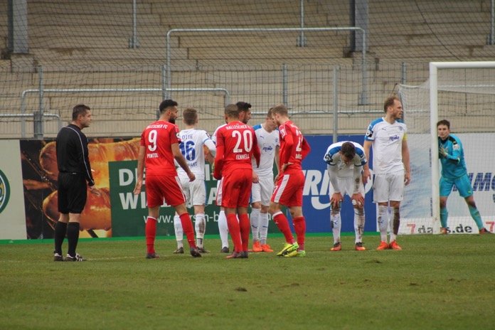 28. Spieltag 16/17: Sportfreunde Lotte - Hallescher FC - Bild 33