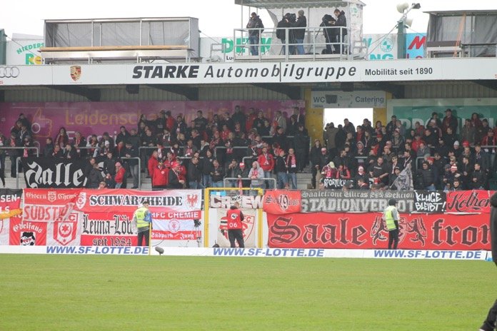 28. Spieltag 16/17: Sportfreunde Lotte - Hallescher FC - Bild 4
