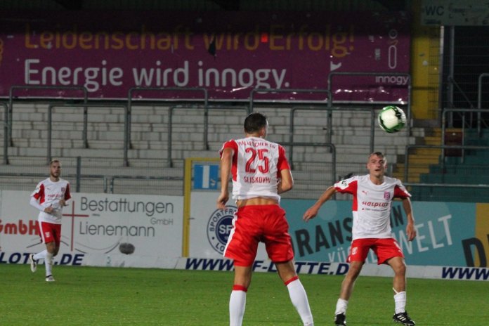 11. Spieltag 17/18: Sportfreunde Lotte - Hallescher FC - Bild 12