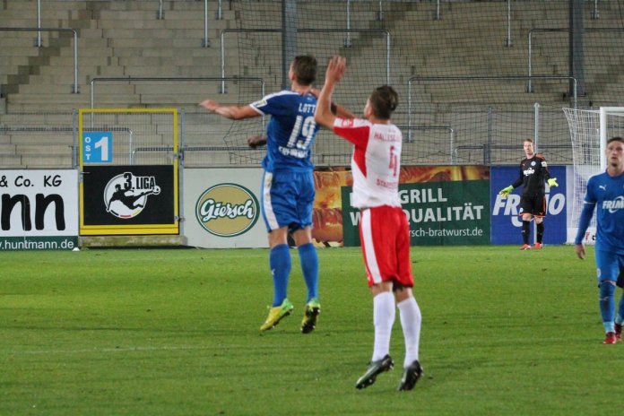 11. Spieltag 17/18: Sportfreunde Lotte - Hallescher FC - Bild 13