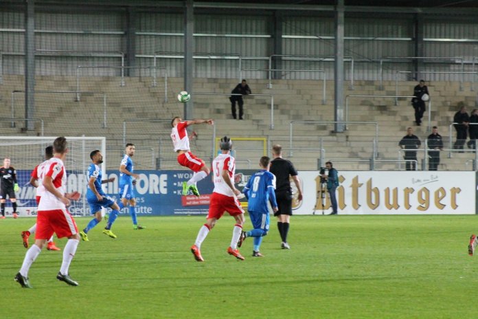 11. Spieltag 17/18: Sportfreunde Lotte - Hallescher FC - Bild 8