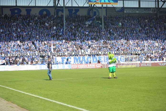 32. Spieltag 16/17: 1. FC Magdeburg - Jahn Regensburg - Bild 2