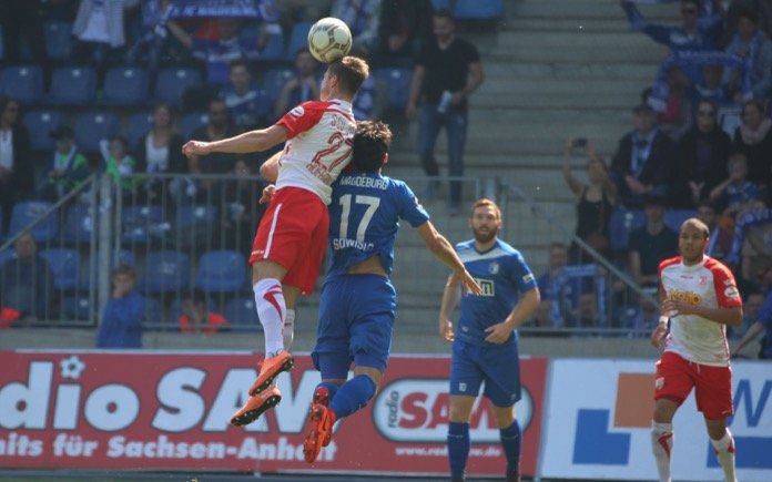 32. Spieltag 16/17: 1. FC Magdeburg - Jahn Regensburg - Bild 8