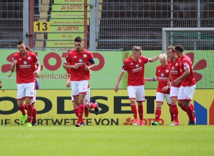 36. Spieltag 16/17: 1. FSV Mainz 05 II - VfR Aalen - Bild 9