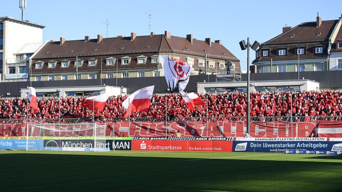 15. Spieltag 18/19: TSV 1860 München - Hallescher FC - Bild 2