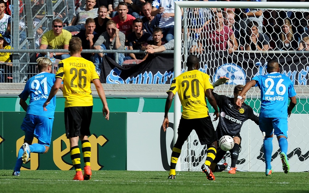DFB-Pokal: Stuttgarter Kickers - Borussia Dortmund